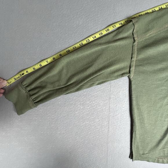 Blu Pepper Forest Green Women’s Sz L Top Henley contrast stitching - Picture 7 of 7